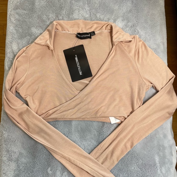 NWT Pretty Little Thing Collar Twist Crop Top - Picture 3 of 8